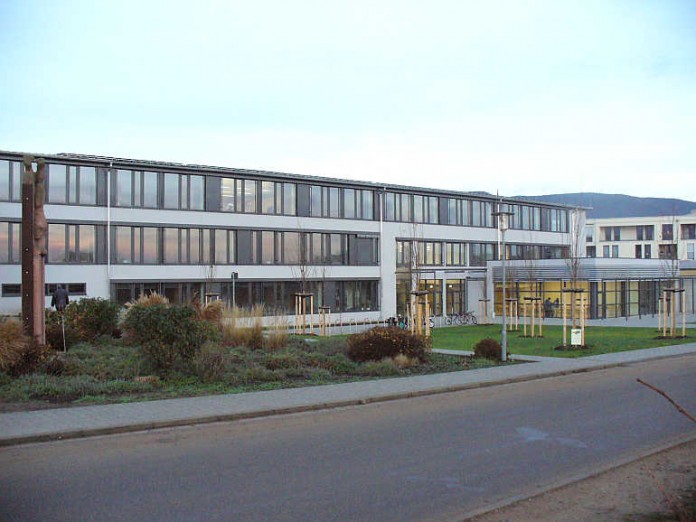 Energetisch, zeitgemäß und zukunftsträchtig: Das neue Schulgebäude der Realschule Plus Maikammer. Besichtigung im Rahmen der Aktionswoche „Rheinland-Pfalz: Ein Land voller Energien“ möglich.